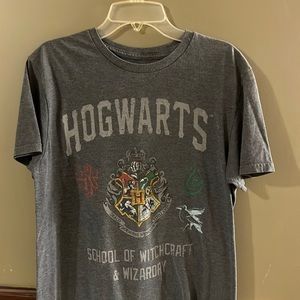 Harry potter Hogwarts school of witchcraft and wizardry t-shirt size medium